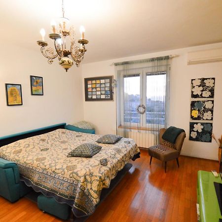 Lungo Mare Apartment Pula Bagian luar foto