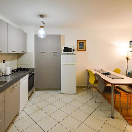 Lungo Mare Apartment Pula Bagian luar foto